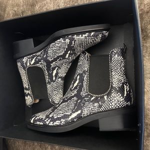 NWT Coach Bowery Bead BTE Print Boots